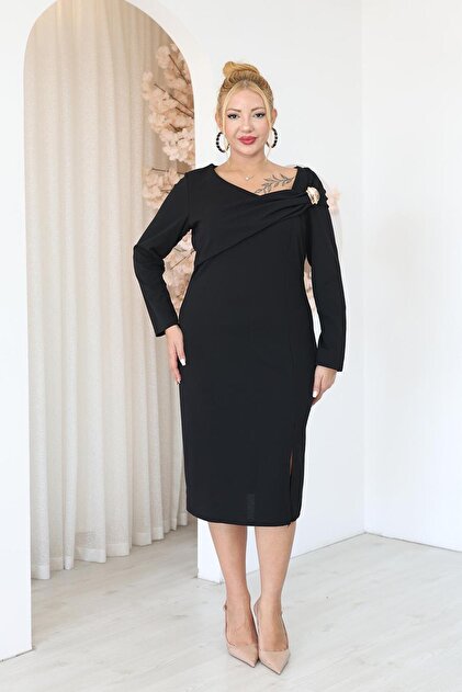 Plus Size Evening Dress with Brooch Detail on the Shoulder
