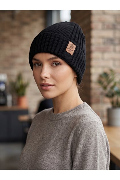 Unisex Fleece-Lined Thick Winter Knitted Beanie - Leather Detailed