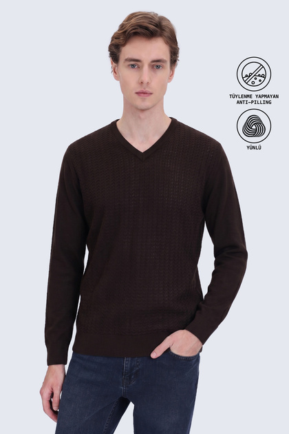 Kahverengi Regular Fit Jakarlı V Yaka Yünlü Triko Kazak