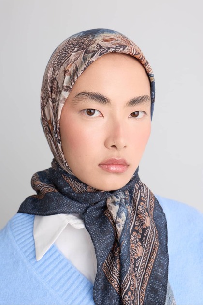 Majestic Rose Pattern Bamboo Scarf