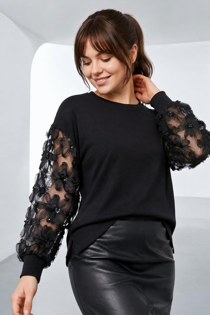 Siyah Kolları Tül Çiçek Aplikeli Bluz - 3924