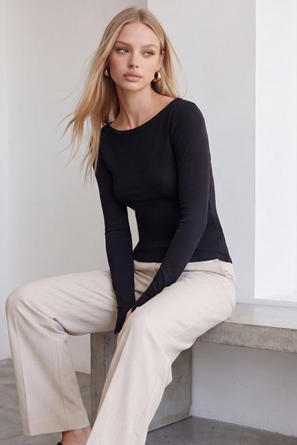 Boat neck finger pass basic blouse