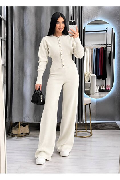 Costum tricotat dublu cu detalii în talie