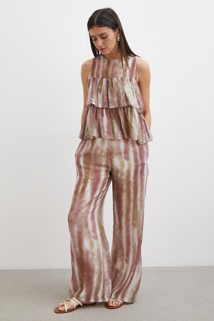 Pantaloni largi