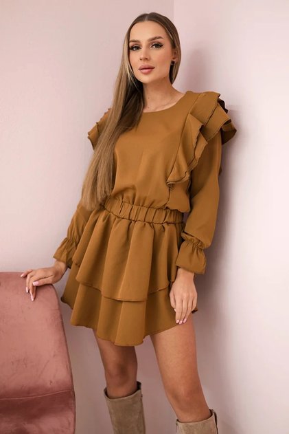 Rochie camel cu volane verticale și talie elastică pentru un confort stilat