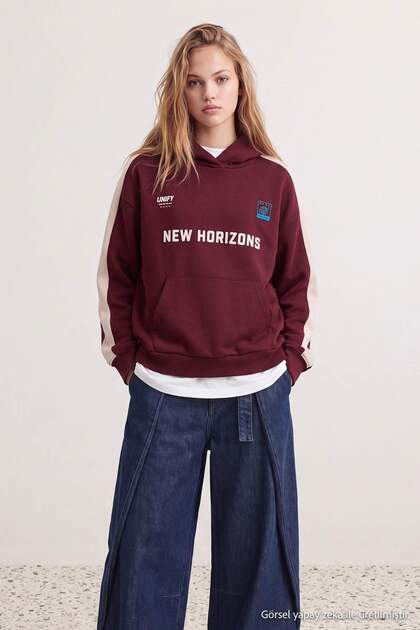 Bordo Renk Bloklu Slogan Baskılı Kalın İçi Polarlı Oversize Kapüşonlu Örme Sweatshirt TWOAW27SW00169