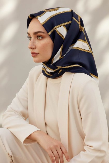 Twill Kemerli Ve Geometrik Desenli Lacivert - Krem Renkli 90x90 Eşarp (İpek İçermez) Dikim Şekli : E