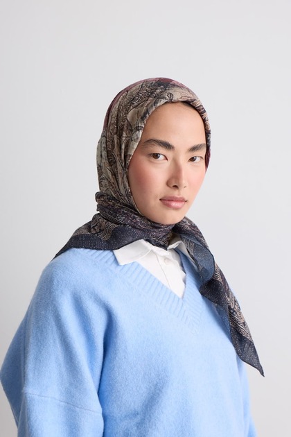 Majestic Rose Pattern Bamboo Scarf