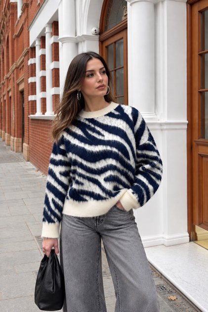 Women's Zebra Patterned Soft Textured Short Beard Knitwear Crew Neck Sweater