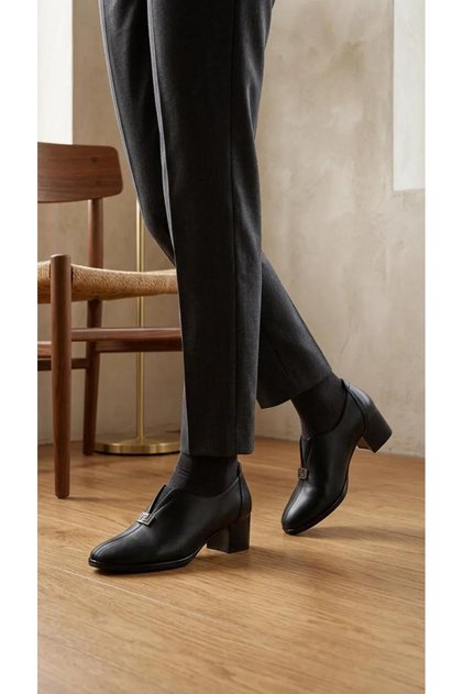 7385 black genuine leather shoes