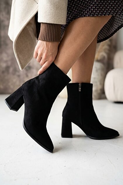 Cizme casual de damă Yant din piele intoarsa neagra (talpa de 7 cm) cu detaliu cusut in fata si fermoar.