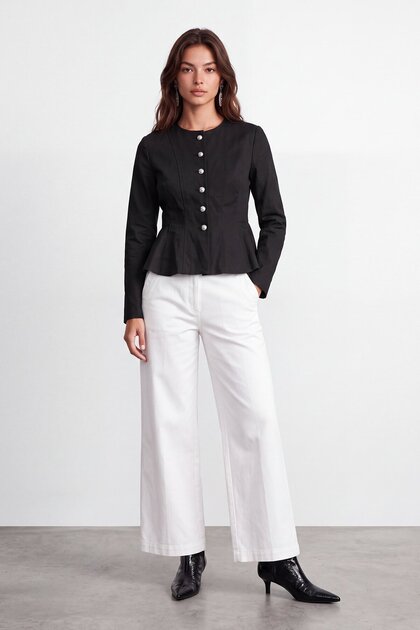 Buttoned jacket with flared waist