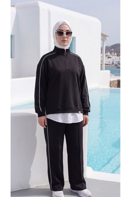 Women's Casual Style Oversize Sweatshirt and Pants Two-Piece Set with Hijab - Top and Bottom Set