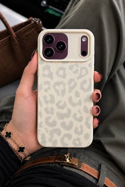 Iphone 18 Pro Max Uyumlu Açık Bej Rengi Leopar Desenli Kılıf, Özel Tasarım Kamera Korumalı ve Darbe Emici Yapısıyla