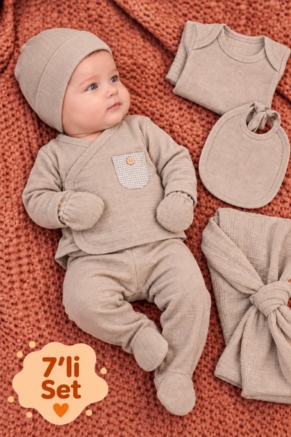 Baby Pocketed Buttoned 7-Piece Hospital Discharge Set