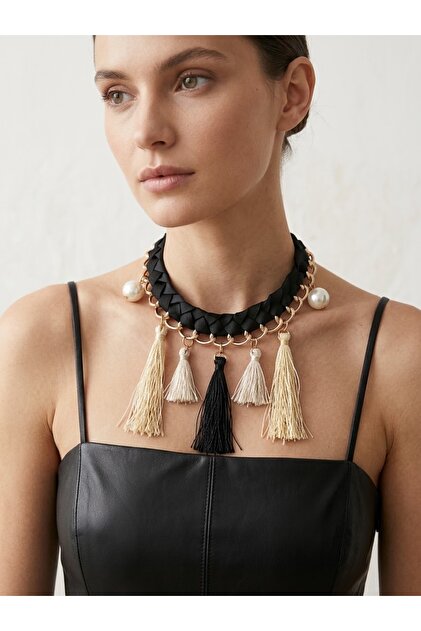 Design Tassel Detailed Pearl Necklace