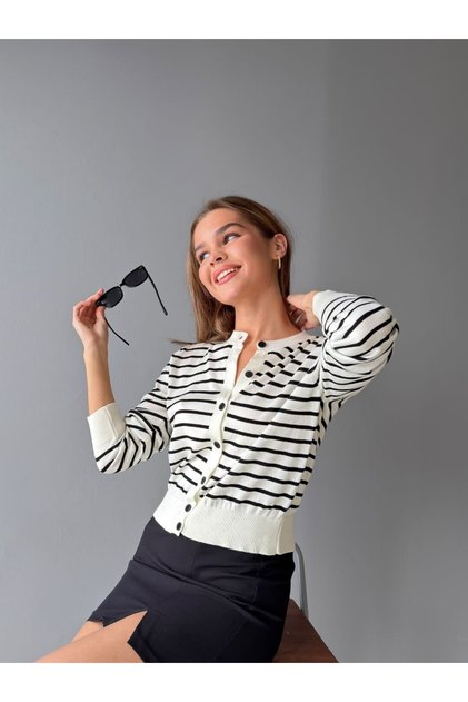 Striped Crew Neck Buttoned Knitwear Cardigan Aw26Hi0044