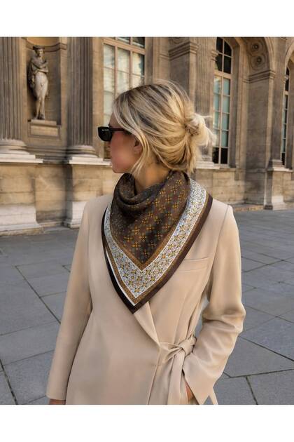 S042 Kahverengi Desenli Bandana Fular 65x65 cm