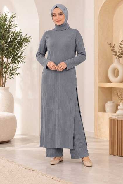 Women's tunic knitwear set with fisherman neckline, striped, and camisole details