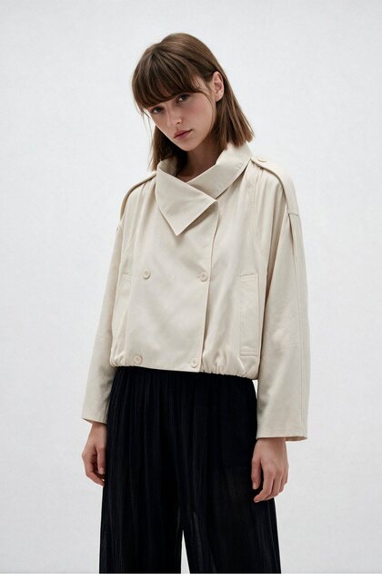 Short Double-Breasted Closure Trench