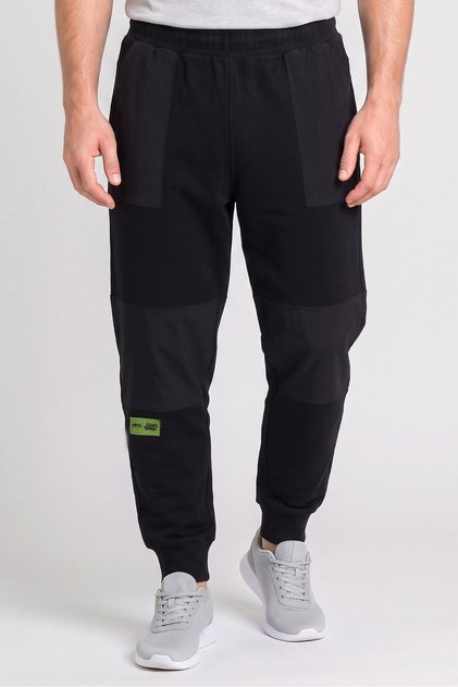 Men Relaxed Fit Outdoor Jogger Pants, Black