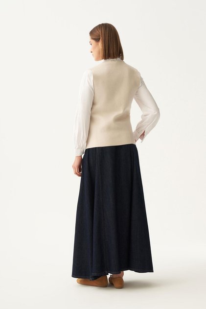 Buttoned v-neck knit cardigan