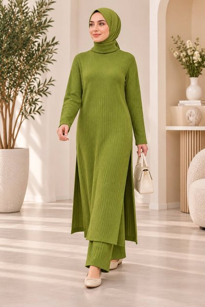 Women's tunic knitwear set with fisherman neckline, striped, and camisole details
