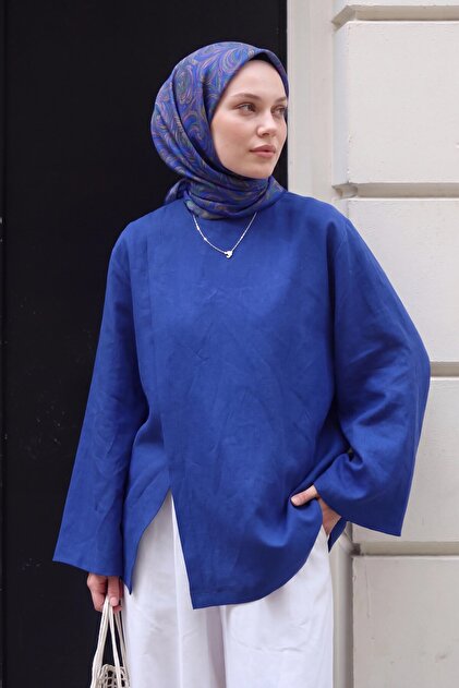 وشاح ناعم بلون أرجواني غامق بتصميم كلاسيكي