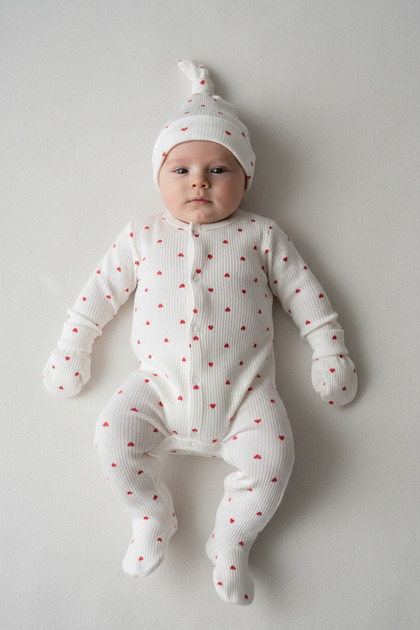 Baby Heart-Embellished Jumpsuit with Hat and Gloves