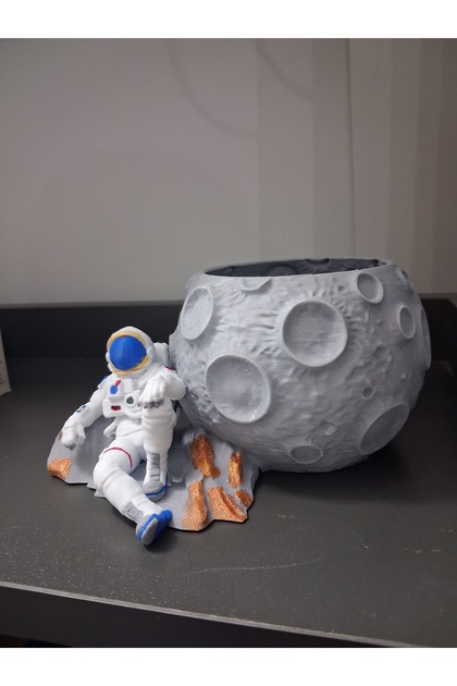 Astronot Figürlü Dekoratif Masa Üstü Kalemlik - Modern Ofis Organizeri ve Hediyelik Obje