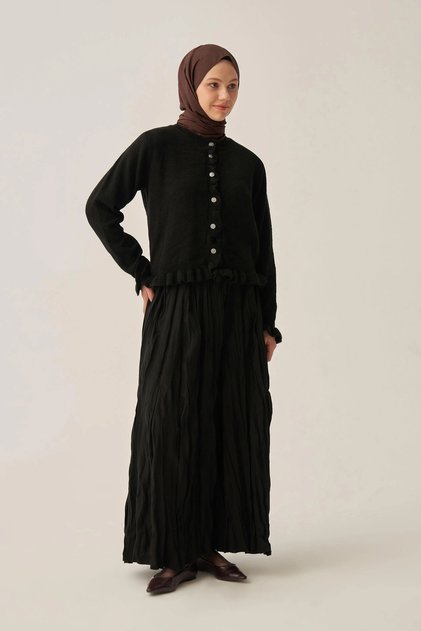 Short knit cardigan with ruffled skirt