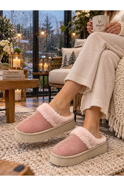 JINGLE & BELLS Peluş Detaylı Kadın Terlik