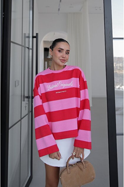 سويت شيرت مطبوع من Pink District Originals