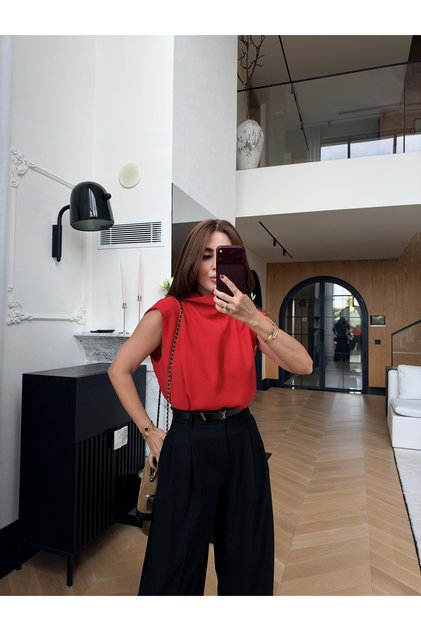 Ö.Ö High Neck Sleeveless Blouse