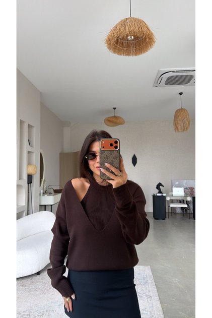 Brown Knitwear and Undershirt Two-Piece Set