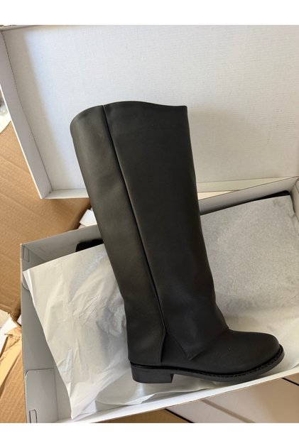 Black Dusty Detail Flat Sole Boots