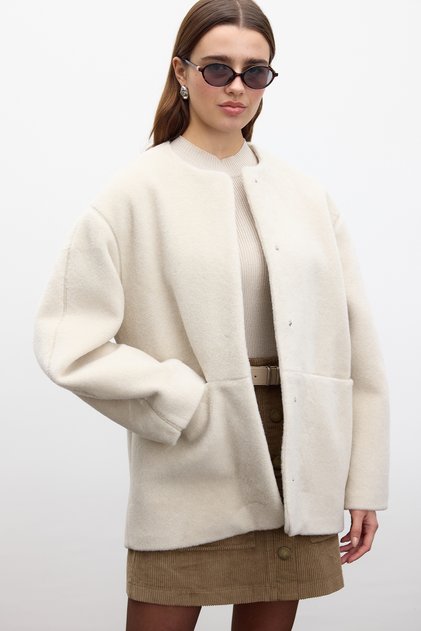 Mantel mit Taschen in Beige