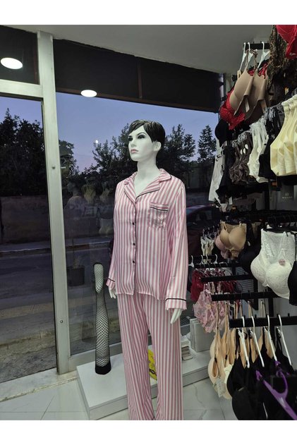 Pembe Beyaz Çizgili Siyah Saten Pijama Takımı