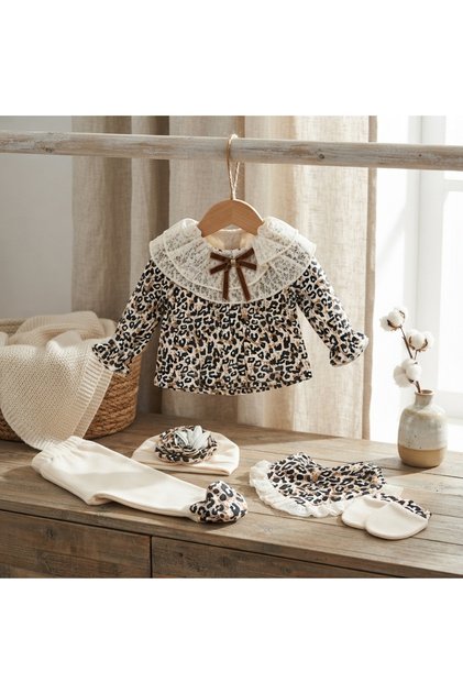 Set nou nascut fetita 5 piese din bumbac crem cu imprimeu leopard si dantela