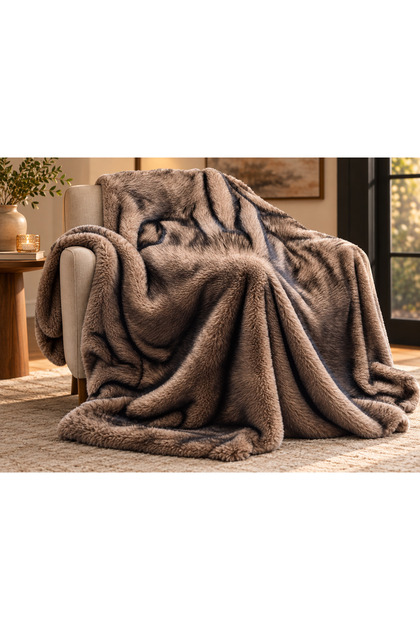 Patura CHIRASO, Imitatie Blana de Nurca, groasa, moale si pufoasa, 200x230 cm, 4 Kg