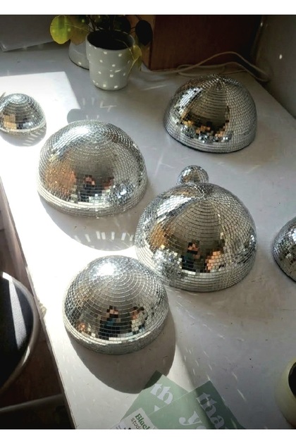 Gümüş Yarım Disko Topu Duvar Süsü - Işık Yansıtan Dekoratif Aynalı Küre-altın duvar dekoru 15 CM 1 adet