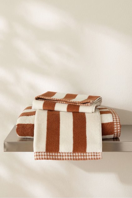 In Lines Yarn Dyed Towel 2/50X90 cm Cream Caramel