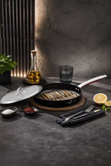 Gusto - 34 Cm Kapaklı Granit Balık ve Gözleme Tavası Yanmaz Yapışmaz Geniş Tava