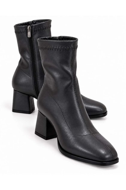 Flat-Toe Stretchy Heeled Boots Black Leather