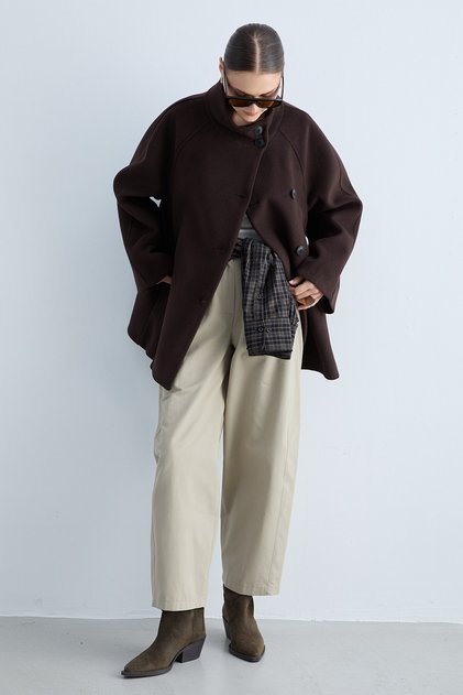 Women's Stand Collar Buttoned Oversize Coat Wide Sleeves Pocket Detailed Short Winter Coat - Brown