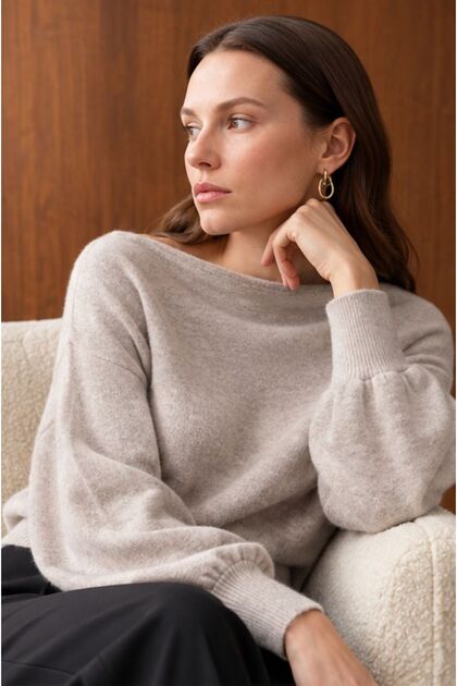 10857 Boat Neck Soft Textured Sweater