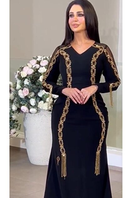 Luxurious Evening Gown with a Regal and Elegant Design,