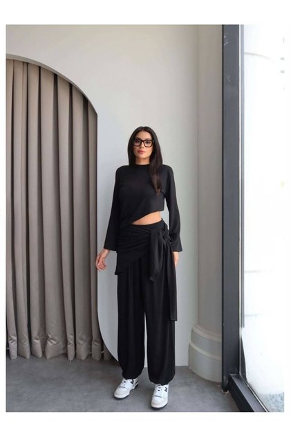Three-Piece Set with Padded Sleeves, Loose-Fitting Padded Crew Neck Blouse, Elastic Waistband, Long Shalwar Pants, Premium Series, Comfortable and Stylish Three-Piece Set.