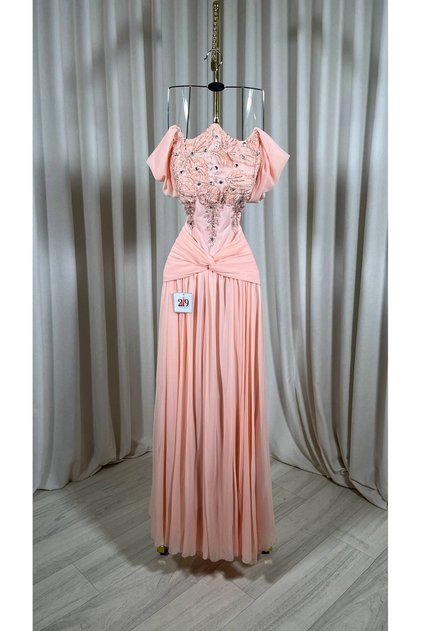 Evening Gown, Soft Pink, Drop Sleeves, Luxurious Embroidery, Draped Pleats, Flowing Chiffon, Long, Elegant.