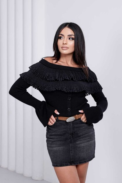 Piliseli Madonna Collar Buttoned Sweater